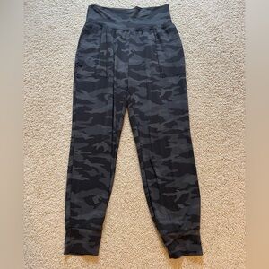 Athleta salvation, camo jogger
